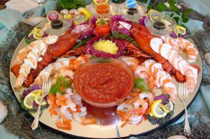 Availability of fresh sea-foods like lobster and prawns at the Islands make it a food paradise.