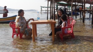 Tourist garb a bite and enjoy the Tsunami Islands during a high tide