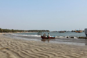 A busy beach at Tarkarli