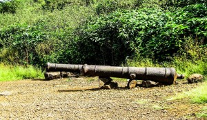 An old Canon at the fort belonging to the Marathas now lies idle 