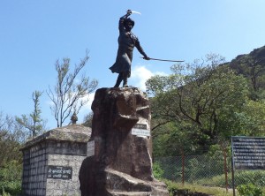 A statue of Murarbaji Deshpande at the fort.