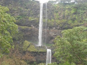 Vajrai-Waterfall-Satara-533x400