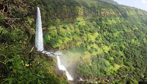 vajrai-waterfall-satara